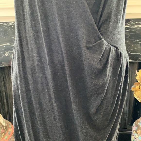 Graceful Vera Wang charcoal side swept dress - Picture 3 of 6